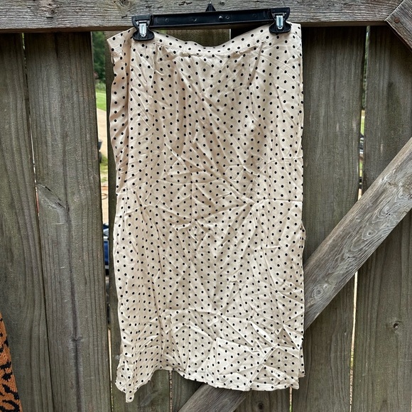 H&M Satin Polka Dot Split Side Cream Midi Skirt NWT Size 12 - Picture 7 of 12